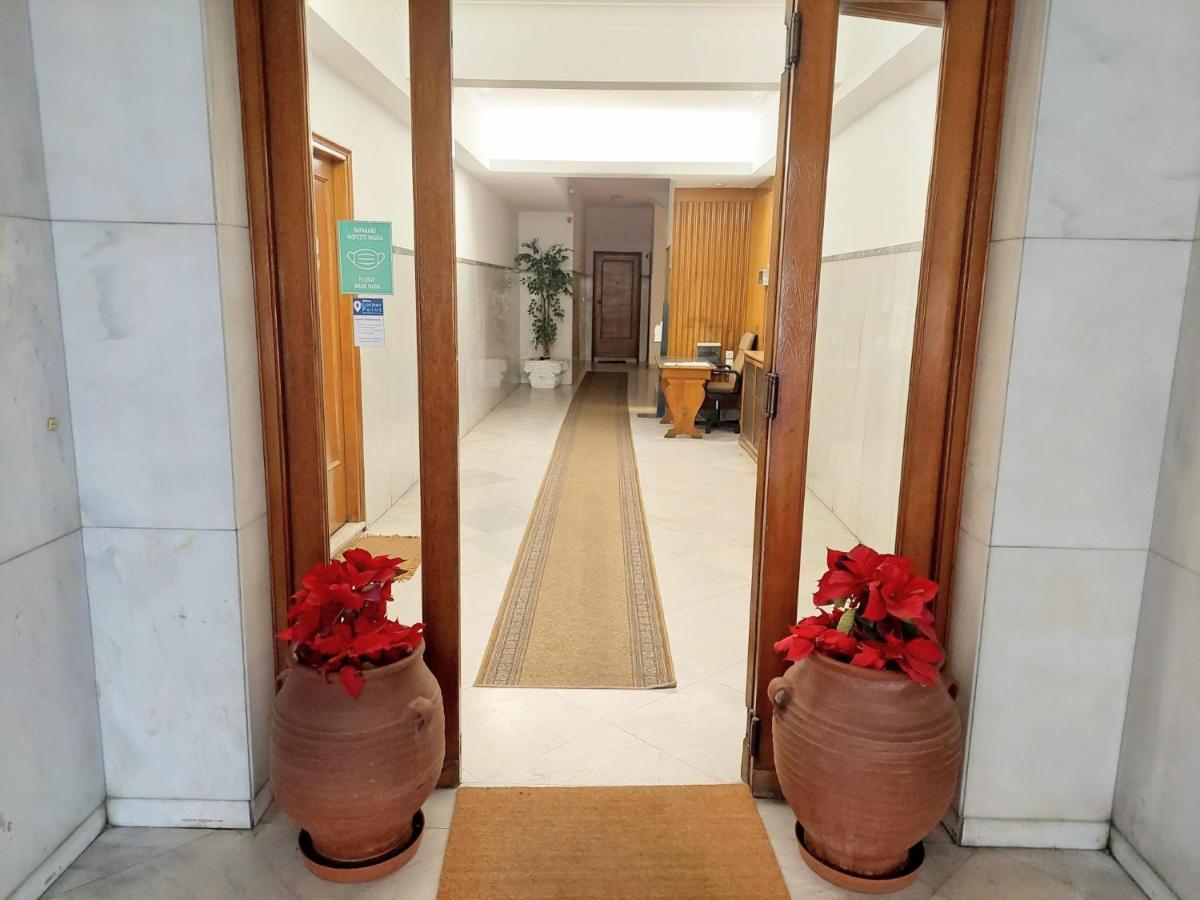 Grand Apartment In Parliament Square أثينا المظهر الخارجي الصورة